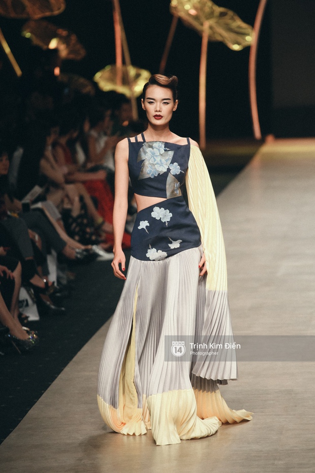 Ngày 1 Vietnam Internation Fashion Week: Các NTK đã chiêu đãi người xem những gì? - Ảnh 57.
