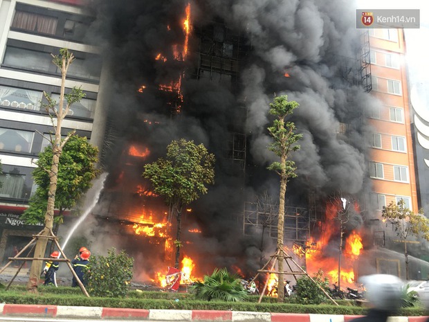 Rà soát toàn bộ quán karaoke trên địa bàn quận Cầu Giấy sau vụ hỏa hoạn khiến 13 người tử vong - Ảnh 1.