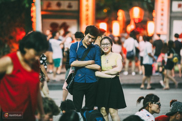 Gặp gỡ nhóm bạn trẻ mang trò chơi dân gian đến giữa lòng phố đi bộ ở Hà Nội - Ảnh 16.