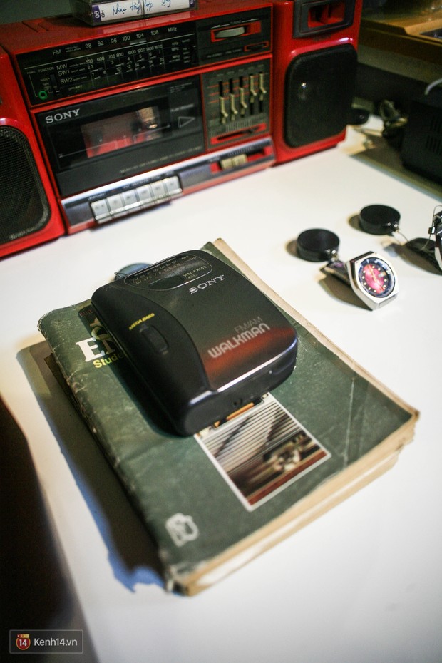 Một trời kỷ niệm ùa về khi ngắm những Cassette, xe DD đỏ, đồng hồ ...