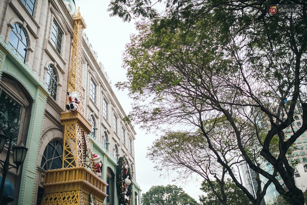 Có thể bạn không để ý, Sài Gòn đã đẹp lộng lẫy và ngập tràn không khí Giáng Sinh rồi - Ảnh 13.