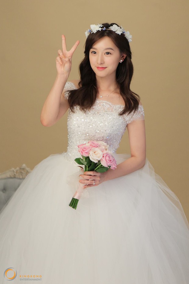 Cởi bỏ quân phục, Trung úy Yoon Kim Ji Won đẹp e ấp trong bộ váy cưới - Ảnh 6.
