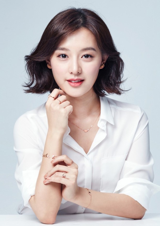 Cởi bỏ quân phục, Trung úy Yoon Kim Ji Won đẹp e ấp trong bộ váy cưới - Ảnh 9.