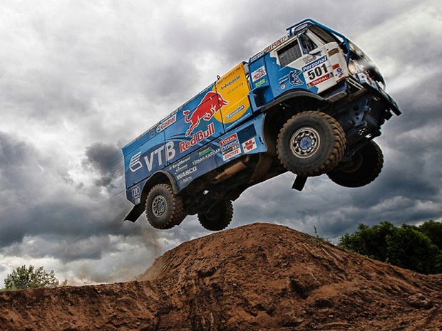 Toàn cảnh giải đua xe xuyên sa mạc khắc nghiệt nhất hành tinh Dakar Rally 2016 - Ảnh 1.