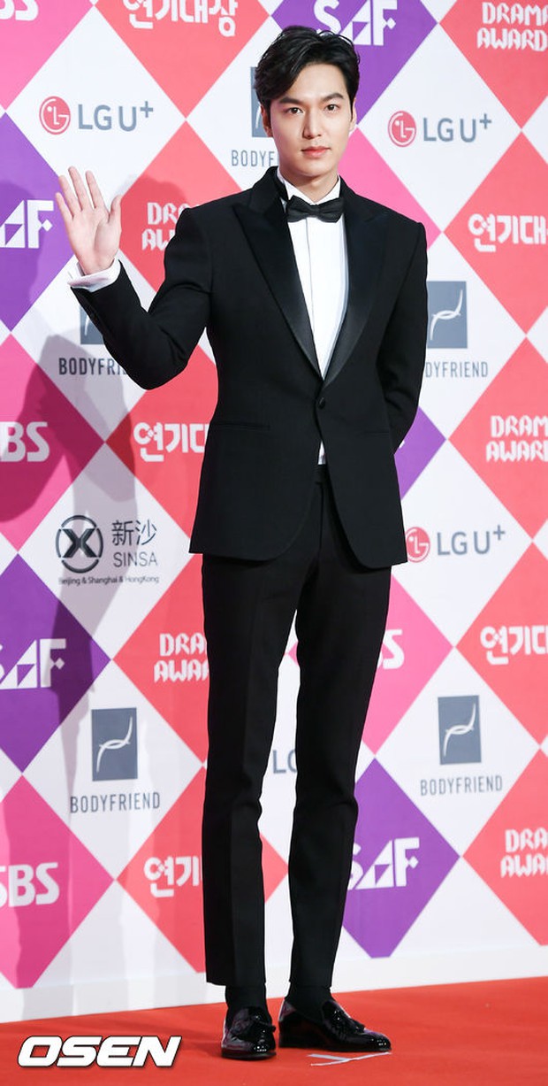Thảm đỏ SBS Drama Awards: Lee Min Ho và Park Shin Hye tái hợp, loạt sao đình đám bất ngờ trở lại - Ảnh 2.