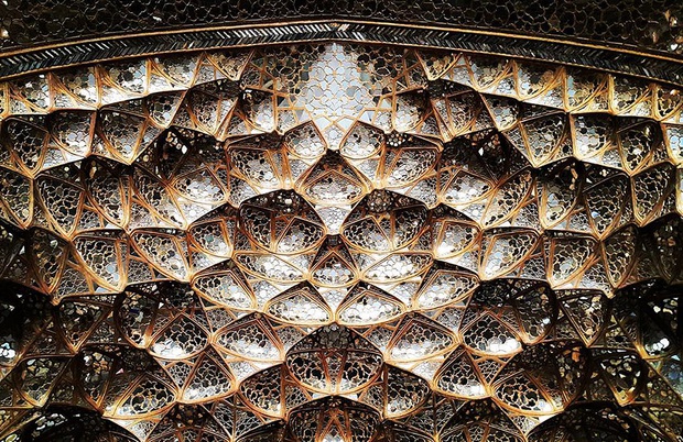 Ngắm nét đẹp kiến trúc Trung Đông khác lạ qua bộ ảnh trần nhà đầy hoa lệ - Ảnh 8.