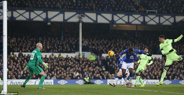 Man City nhận trái đắng trước Everton vì hàng thủ lỏng lẻo - Ảnh 4.
