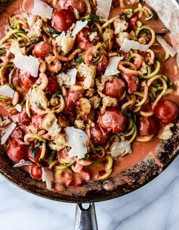 Cách làm spaghetti sốt cà chua bi mà... không dùng spaghetti - Ảnh 8.