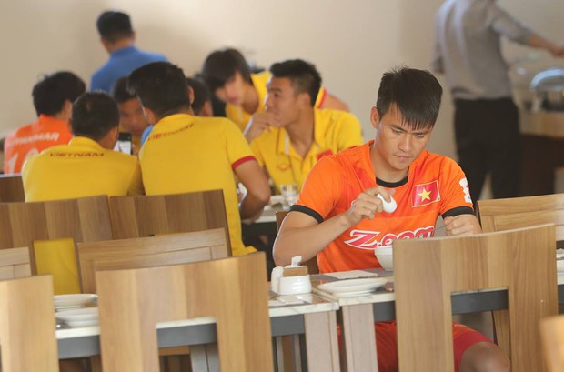 Đội tuyển Việt Nam và nỗi lo từ chuyện ăn uống trên đất Myanmar - Ảnh 3.