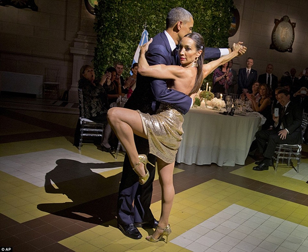 Màn trình diễn Tango hiếm hoi của Tổng thống Obama gây kinh ngạc - Ảnh 2.