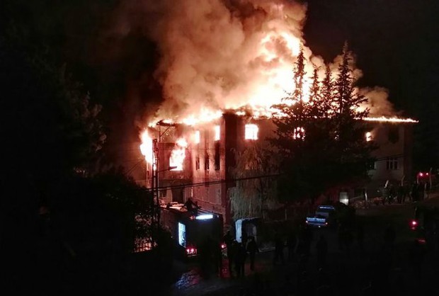​Cháy ký túc xá ở Thổ Nhĩ Kỳ, 12 học sinh tử nạn - Ảnh 1.