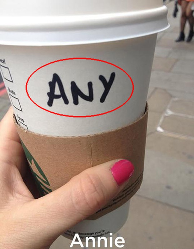 Starbucks viết sai tên của bạn trên vỏ cốc bao giờ chưa? Nếu có thì đó là do họ cố tình làm thế đấy - Ảnh 1.