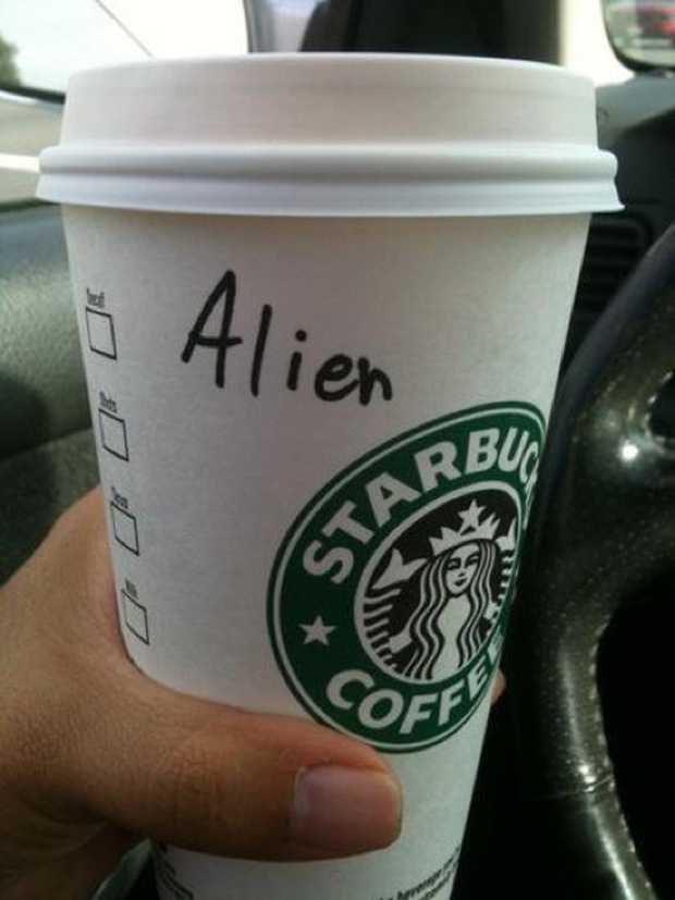 Starbucks viết sai tên của bạn trên vỏ cốc bao giờ chưa? Nếu có thì đó là do họ cố tình làm thế đấy - Ảnh 2.