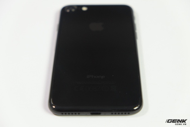 Mở hộp iPhone 7 và 7 Plus chính hãng FPT đầu tiên tại Việt Nam: Có màu Jet Black, giá từ 18,2 triệu đồng - Ảnh 17.