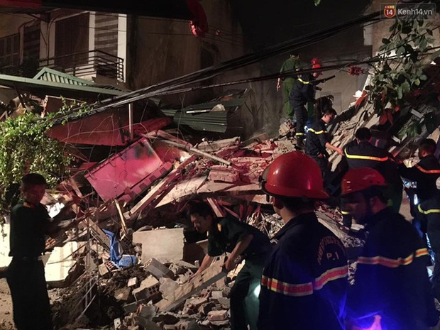 Hà Nội: Sập nhà 4 tầng giữa phố Cửa Bắc, 2 người tử vong - Ảnh 6.
