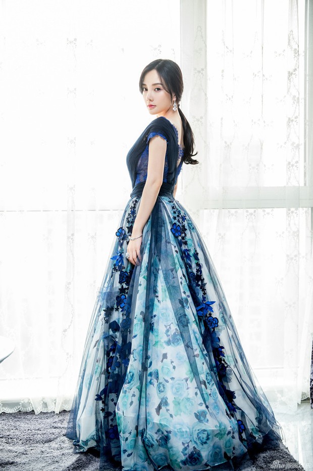 Trần Kiều Ân đọ sắc cùng dàn mỹ nhân, Hoa hậu Hồng Kông suýt vồ ếch trên thảm đỏ - Ảnh 9.
