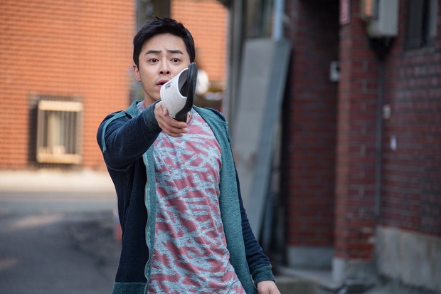 Vừa ra tù, ông anh Jo Jung Suk trời hành của D.O. mở miệng hỏi... tiền để đâu - Ảnh 4.