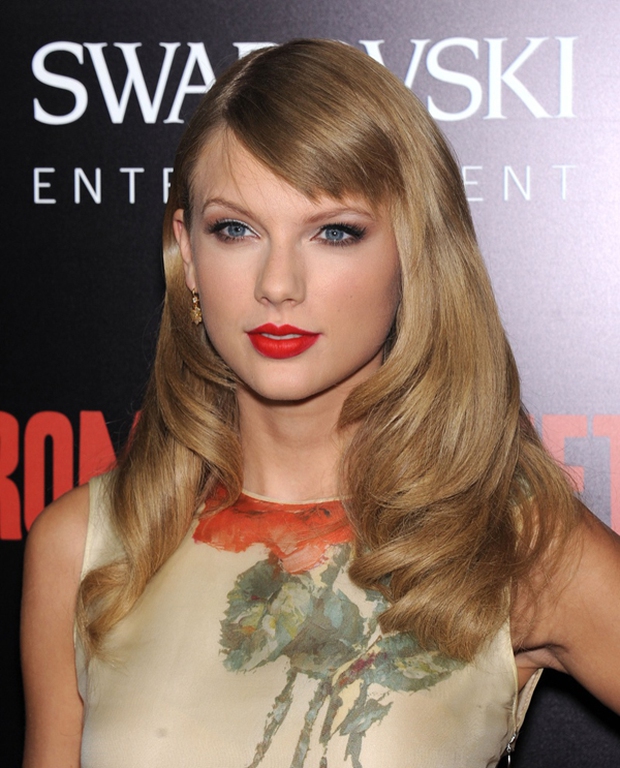 Leaving the old hairstyle, Taylor Swift became yesterday's sister - Photo 11.