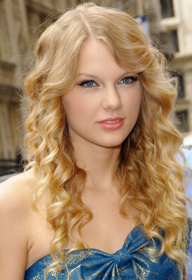 Leaving the old hairstyle, Taylor Swift became yesterday's sister - Photo 6.