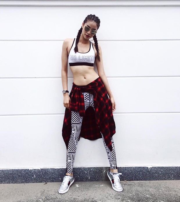 Bạn biết chưa, giới sao & hot girl Việt đang đổ xô diện tóc tết 2 bên đấy! - Ảnh 1.