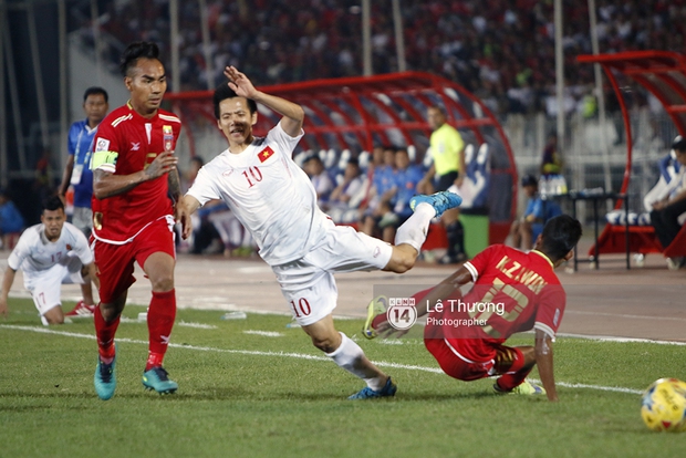 Myanmar đánh nguội, kẹp cổ, chơi xấu đội tuyển Việt Nam như thế này đây - Ảnh 10.