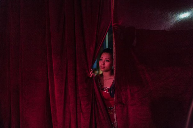 Cuộc sống của nghệ sĩ xiếc Việt sau ánh đèn sân khấu được khen ngợi trên tạp chí National Geographic - Ảnh 4.