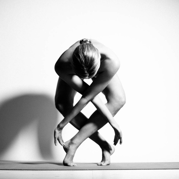Bộ ảnh yoga khỏa thân nghệ thuật hút hồn người xem - Ảnh 9.