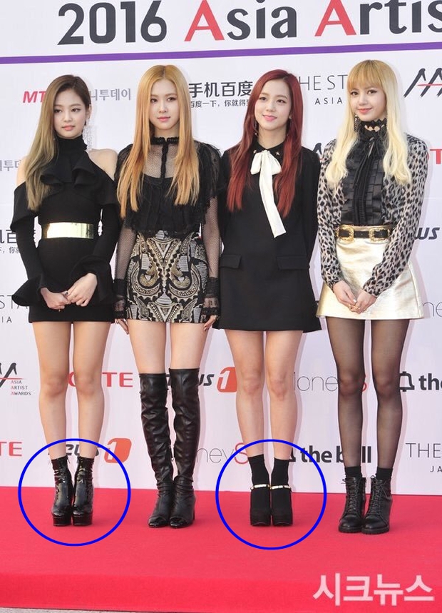 Hóa ra lâu nay 2 thành viên này của BLACKPINK luôn bị phân biệt đối xử về khoản giày dép chỉ vì nấm lùn - Ảnh 2. Hóa ra lâu nay 2 thành viên này của BLACKPINK luôn bị phân biệt đối xử về khoản giày dép chỉ vì nấm lùn - Ảnh 2.