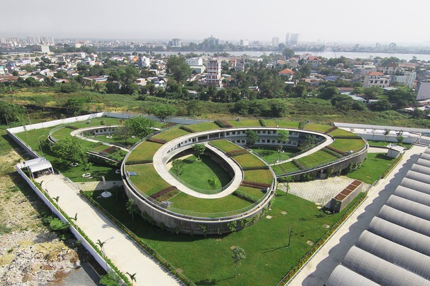 Không cần đi đâu xa xôi, Việt Nam cũng có rất nhiều ngôi trường với kiến trúc siêu ấn tượng! - Ảnh 15.