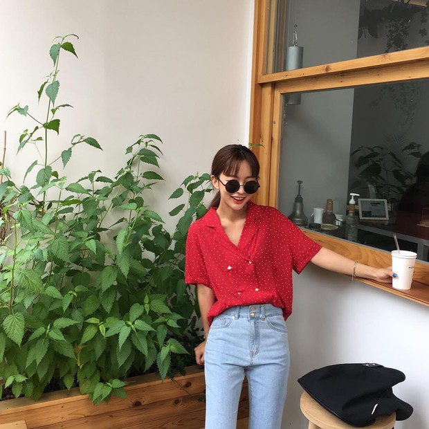 Nếu đã chán sơmi truyền thống, bạn nhất định nên tăm tia áo sơmi 2 hàng khuy cực cá tính sắp thành hot trend này - Ảnh 2. Nếu đã chán sơmi truyền thống, bạn nhất định nên tăm tia áo sơmi 2 hàng khuy cực cá tính sắp thành hot trend này - Ảnh 2.