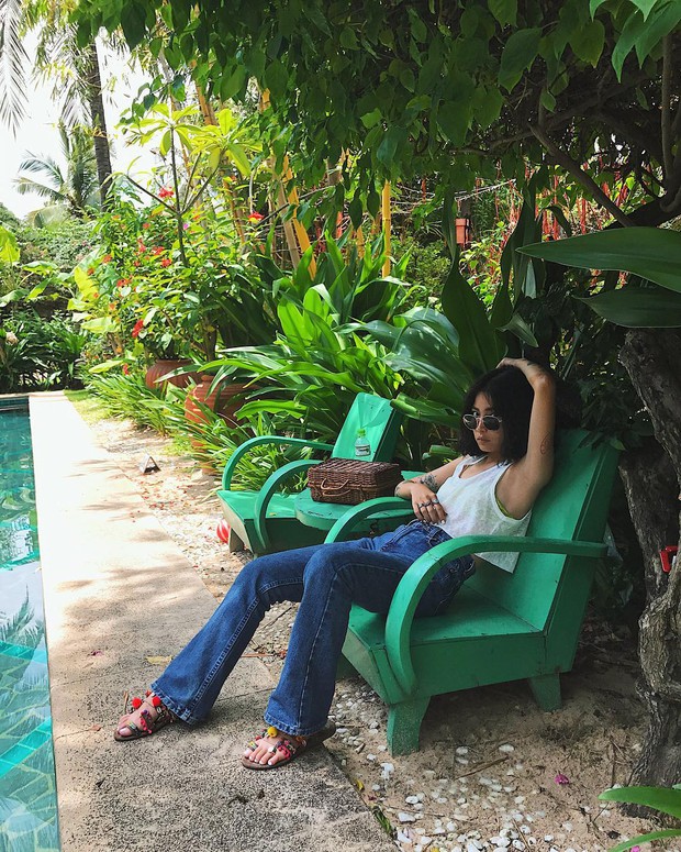 Hiếm ai được như Louis Hà, hot girl mi nhon chỉ diện crop top và quần cạp cao mà vẫn đẹp quên sầu - Ảnh 4. Hiếm ai được như Louis Hà, hot girl mi nhon chỉ diện crop top và quần cạp cao mà vẫn đẹp quên sầu - Ảnh 4.