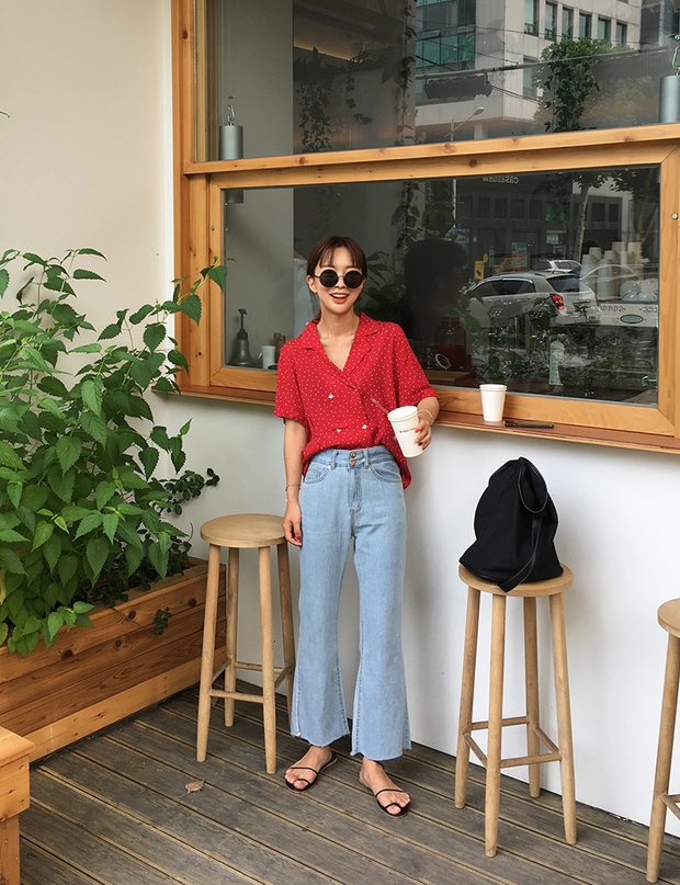 Nếu đã chán sơmi truyền thống, bạn nhất định nên tăm tia áo sơmi 2 hàng khuy cực cá tính sắp thành hot trend này - Ảnh 4. Nếu đã chán sơmi truyền thống, bạn nhất định nên tăm tia áo sơmi 2 hàng khuy cực cá tính sắp thành hot trend này - Ảnh 4.