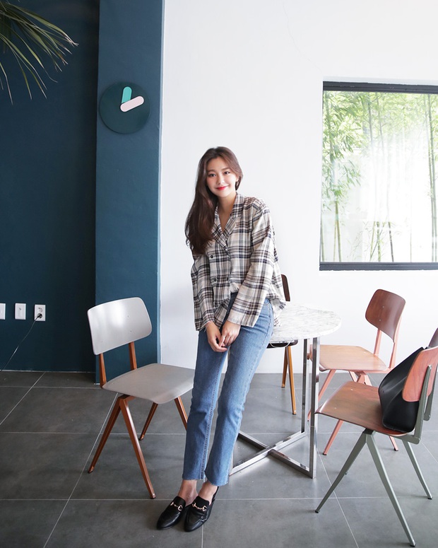 Nếu đã chán sơmi truyền thống, bạn nhất định nên tăm tia áo sơmi 2 hàng khuy cực cá tính sắp thành hot trend này - Ảnh 10. Nếu đã chán sơmi truyền thống, bạn nhất định nên tăm tia áo sơmi 2 hàng khuy cực cá tính sắp thành hot trend này - Ảnh 10.