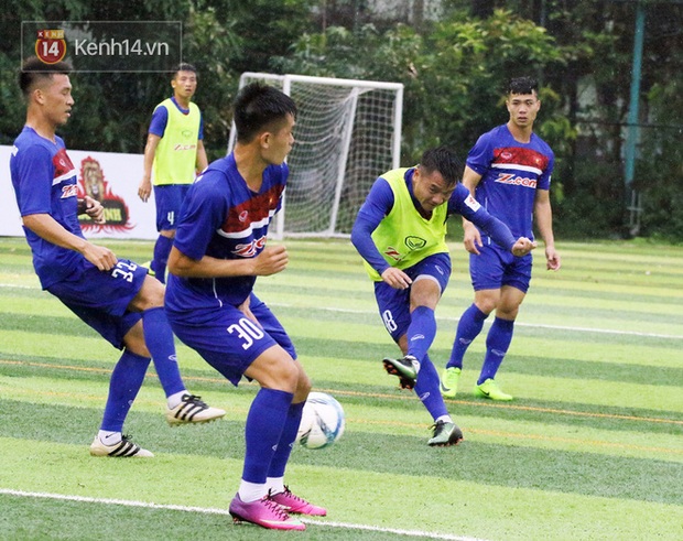 Xuân Trường, Tuấn Anh, Công Phượng cùng ghi bàn trong buổi tập của đội tuyển Việt Nam - Ảnh 2.