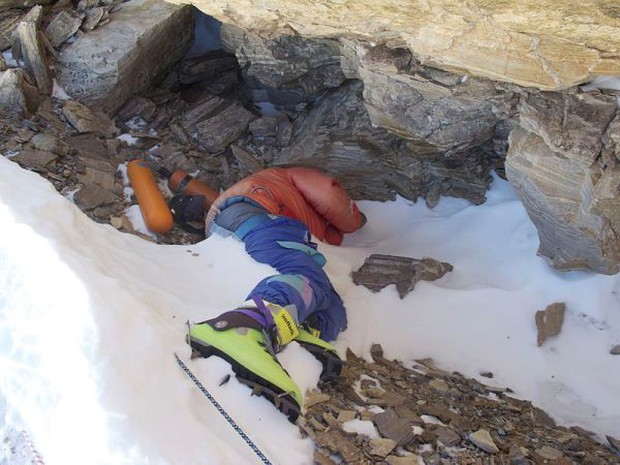 Đôi giày xanh - Thi thể gây ám ảnh nhất trên đỉnh Everest - Ảnh 1.