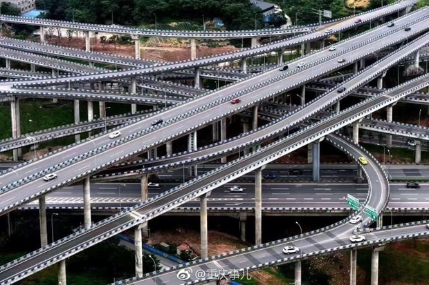 Cộng đồng mạng Trung Quốc khóc thét vì nút giao thông lắt léo như ma trận - Ảnh 1.