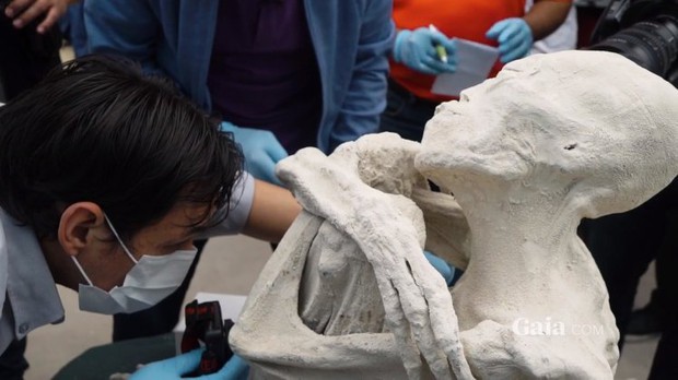 Tại Peru, người ta vừa tìm thấy xác ướp ba ngón được cho là người ngoài hành tinh - Ảnh 2.