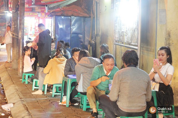 Quán ốc Quảng Ninh ở Hà Nội 10 năm không biển hiệu vẫn đông tấp nập - Ảnh 6.