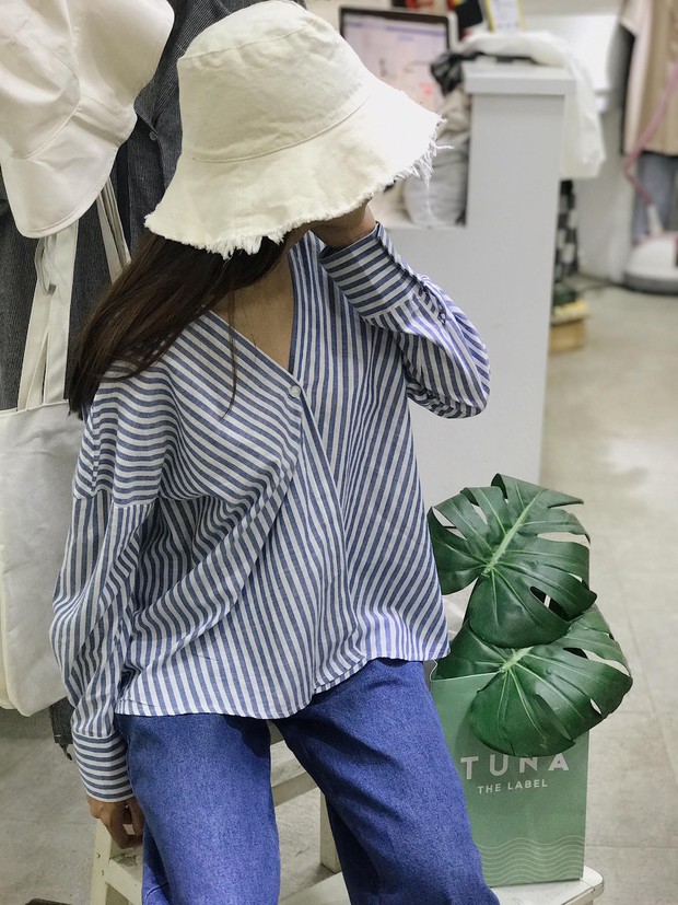 Mũ tai bèo hết hot, các cô nàng lại chuyển sang mũ tai bèo vành rộng hay ho và trendy hơn bội phần - Ảnh 11. Mũ tai bèo hết hot, các cô nàng lại chuyển sang mũ tai bèo vành rộng hay ho và trendy hơn bội phần - Ảnh 11.