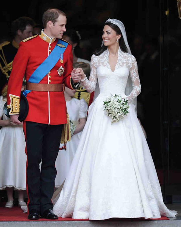 Bạn có nhận ra váy cưới của Hoa hậu Thu Thảo giống váy cưới của Công nương Grace Kelly đến bất ngờ? - Ảnh 10. Bạn có nhận ra váy cưới của Hoa hậu Thu Thảo giống váy cưới của Công nương Grace Kelly đến bất ngờ? - Ảnh 10.