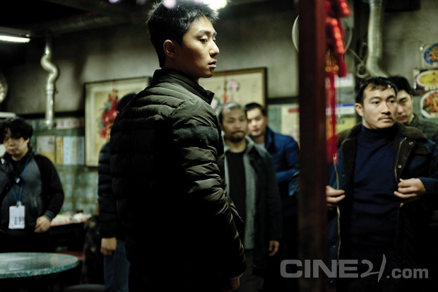 Cười thả ga với bộ đôi manh động Kang Ha Neul - Park Seo Joon trong “Cảnh Sát Tập Sự” - Ảnh 5.