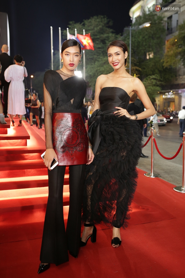 Angela Phương Trinh & Chi Pu quá đỗi sành điệu, công phá thảm đỏ sự kiện ra mắt H&M Việt Nam - Ảnh 12.