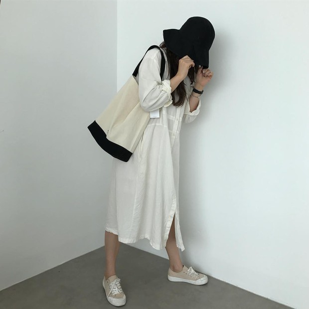 Mũ tai bèo hết hot, các cô nàng lại chuyển sang mũ tai bèo vành rộng hay ho và trendy hơn bội phần - Ảnh 16. Mũ tai bèo hết hot, các cô nàng lại chuyển sang mũ tai bèo vành rộng hay ho và trendy hơn bội phần - Ảnh 16.