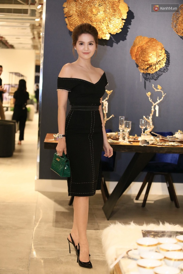 Ngọc Trinh hội ngộ siêu mẫu Ngọc Thạch, cùng khoe vai trần quyến rũ tại sự kiện - Ảnh 3.
