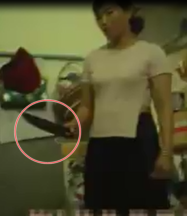 Phụ huynh phẫn nộ trước clip cô giáo bạo hành dã man, cầm dao dọa các bé mầm non ở Sài Gòn - Ảnh 4.