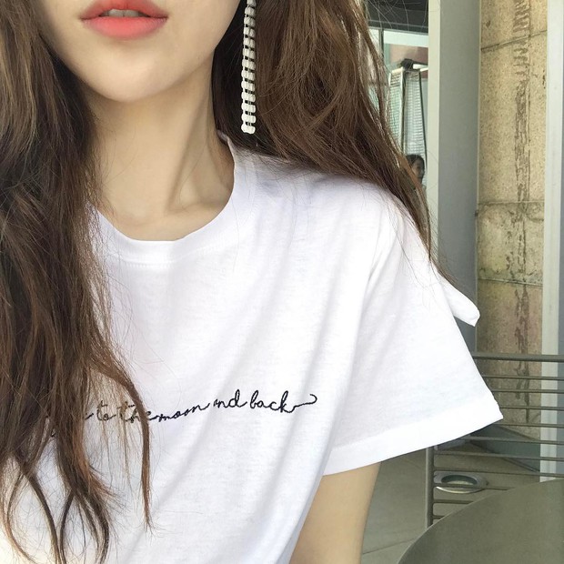 T-shirt với font chữ viết tay, món mới siêu hot đang được giới trẻ châu Á diện miết mải - Ảnh 18.