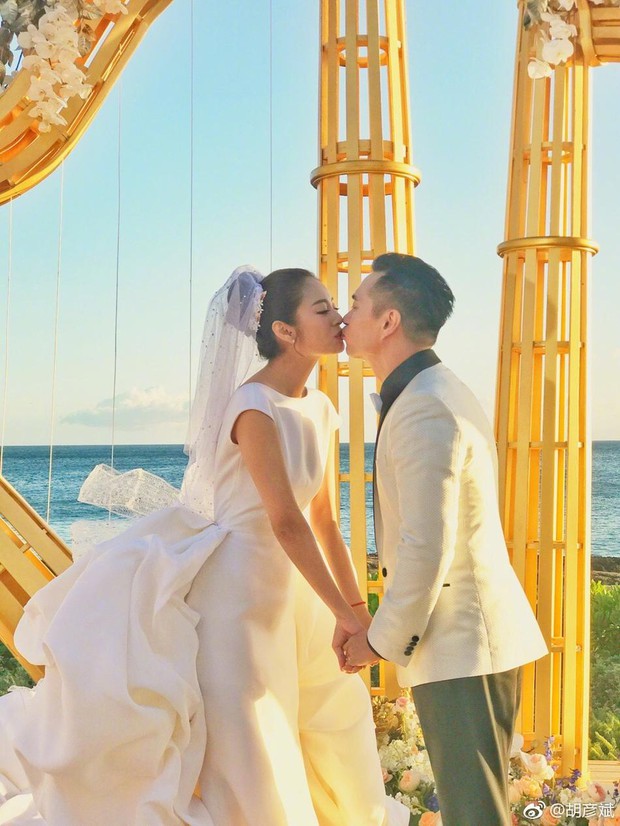 Đám cưới hot nhất Cbiz: An Dĩ Hiên cùng đại gia Macau trao nhau nụ hôn, Trần Kiều Ân bắt được hoa cưới - Ảnh 20.