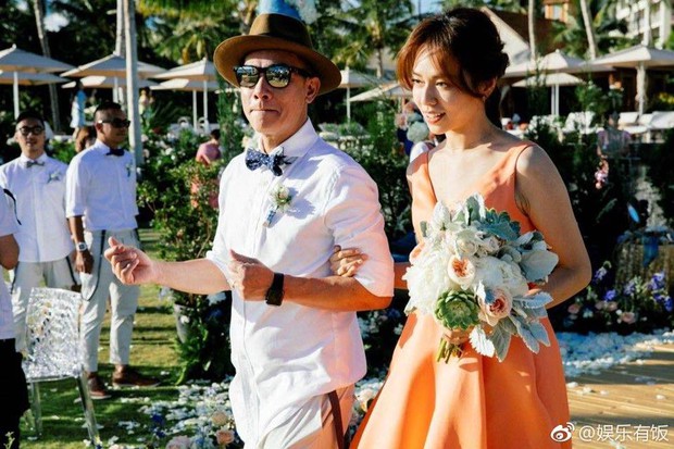 Đám cưới hot nhất Cbiz: An Dĩ Hiên cùng đại gia Macau trao nhau nụ hôn, Trần Kiều Ân bắt được hoa cưới - Ảnh 31.