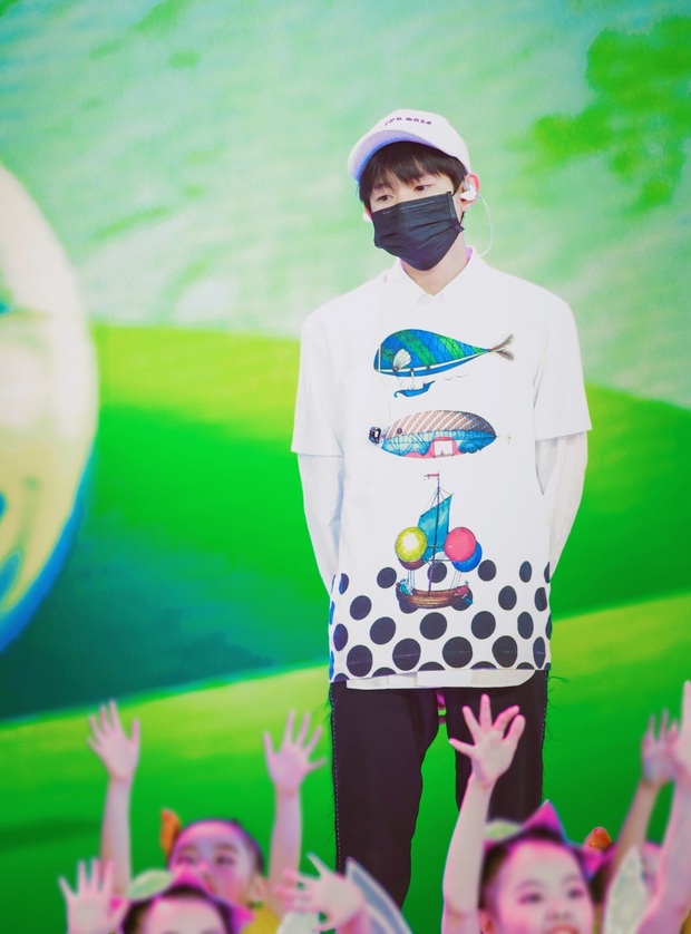 TFBoys, 3 chàng thiếu niên ngây thơ ngày nào giờ đã trở thành bộ 3 mỹ nam sành điệu mặc chất - Ảnh 19. TFBoys, 3 chàng thiếu niên ngây thơ ngày nào giờ đã trở thành bộ 3 mỹ nam sành điệu mặc chất - Ảnh 19.