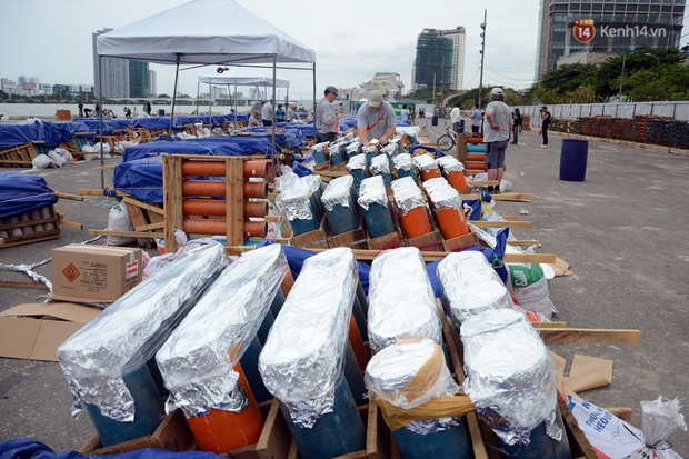 Cận cảnh trận địa pháo trước giờ khai hỏa cuộc thi pháo hoa Quốc tế tại Đà Nẵng - Ảnh 3.